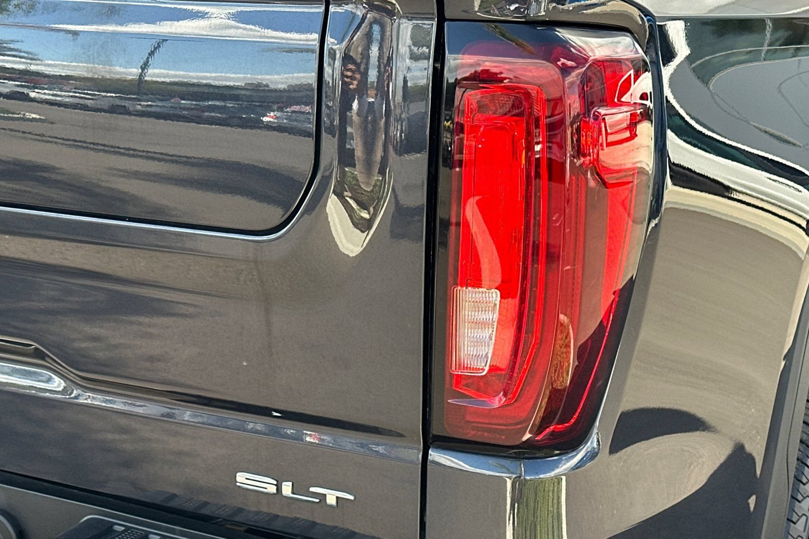 Used 2025 GMC Sierra 1500 SLT AWD/4WD image 37