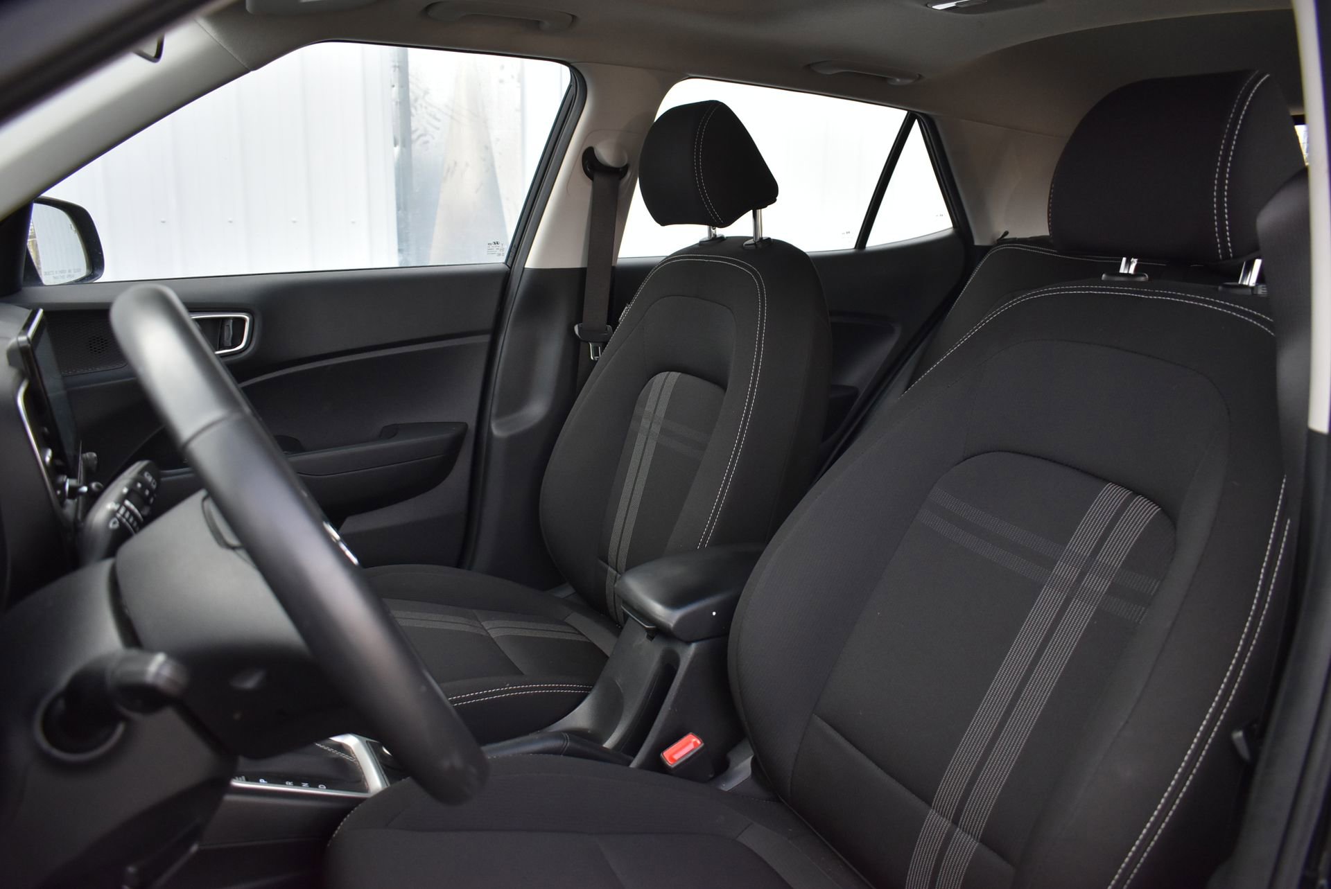 Used 2025 Hyundai Venue SEL FWD image 13