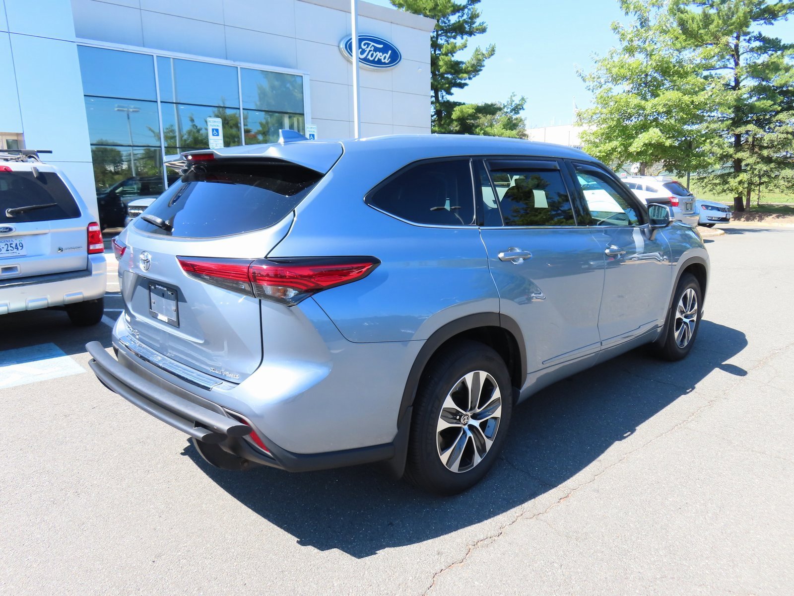 Used 2022 Toyota Highlander XLE image 5