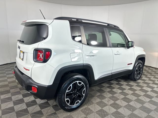 Used 2016 Jeep Renegade Trailhawk image 2