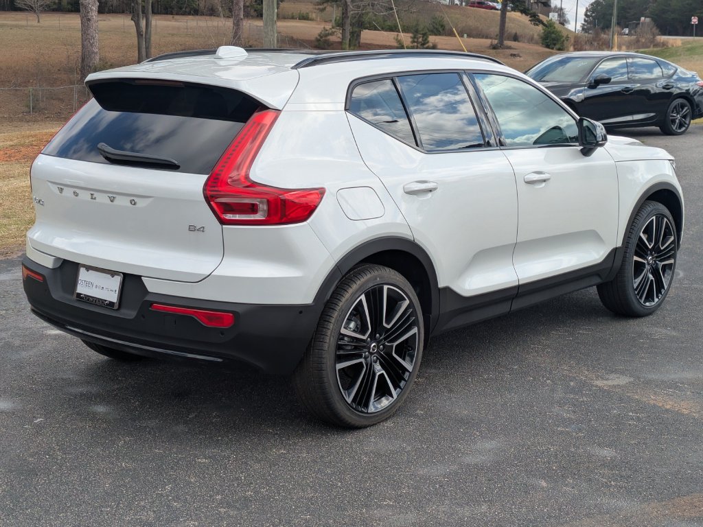 New 2026 Volvo XC40 B4 Plus w/ Climate Package FWD image 6