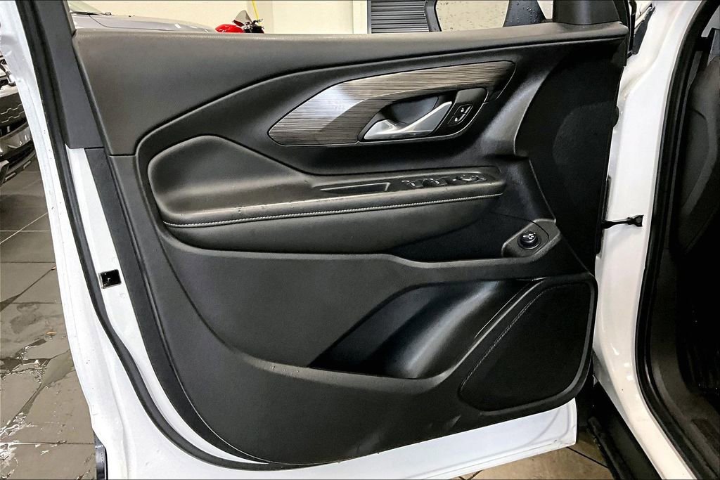 Used 2024 GMC Terrain SLE w/ Driver Convenience Package FWD image 18