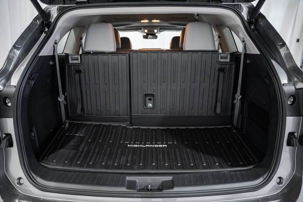 New 2026 Toyota Highlander Limited image 10