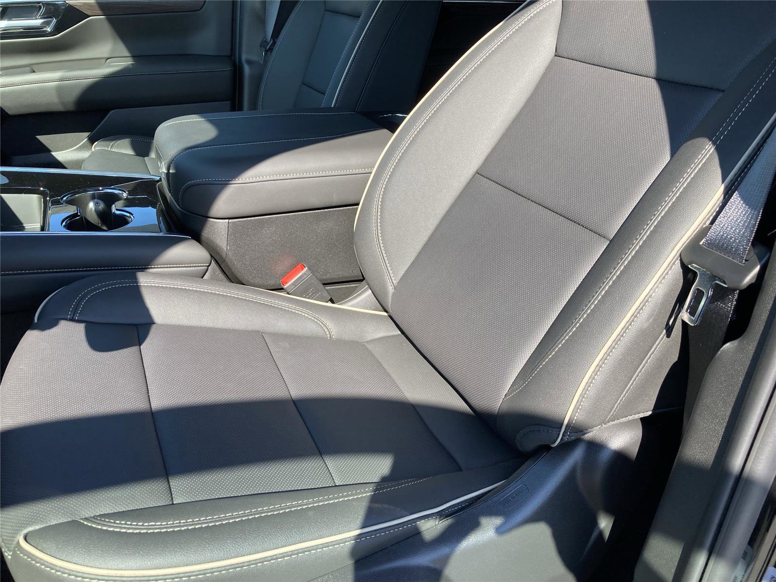 New 2026 Chevrolet Suburban Premier image 25