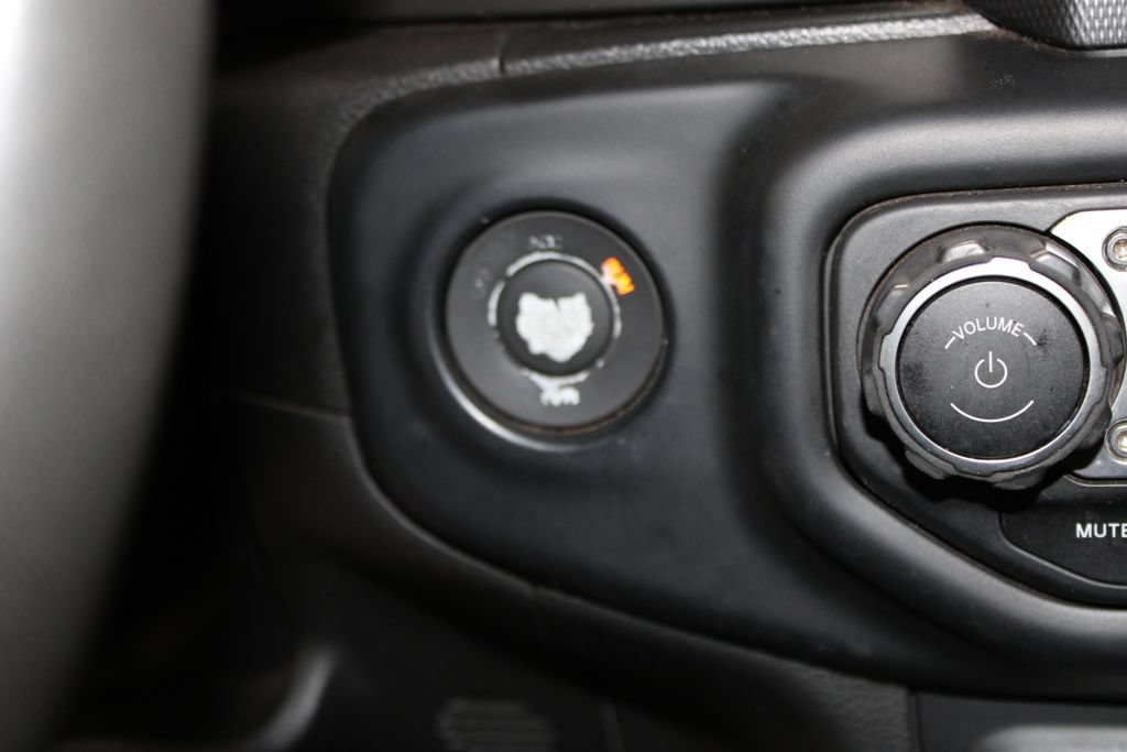 Used 2023 Jeep Wrangler Unlimited Sport AWD/4WD image 32