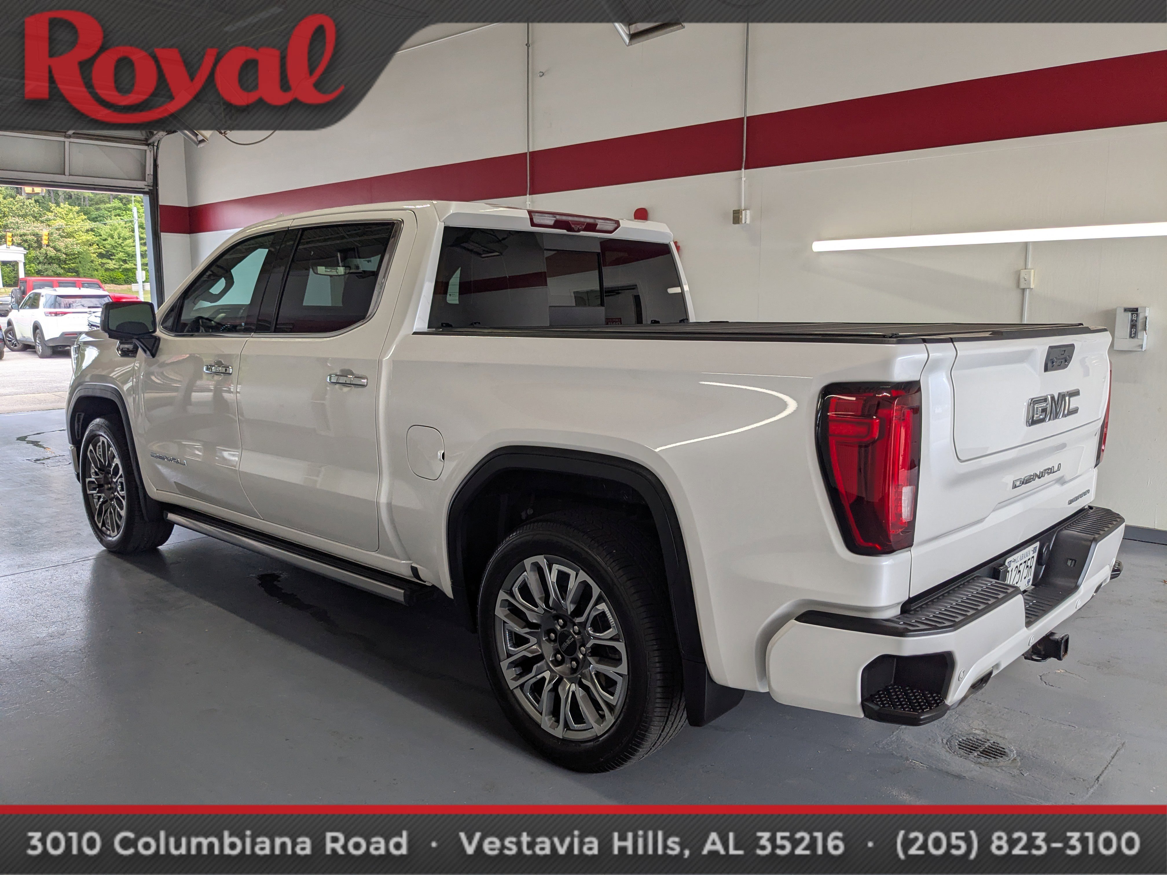 Used 2024 GMC Sierra 1500 Denali Ultimate AWD/4WD image 2