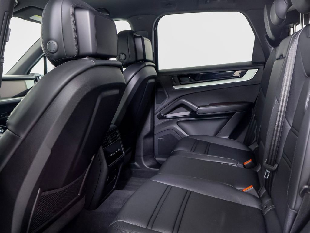 Certified 2025 Porsche Cayenne S AWD/4WD image 9