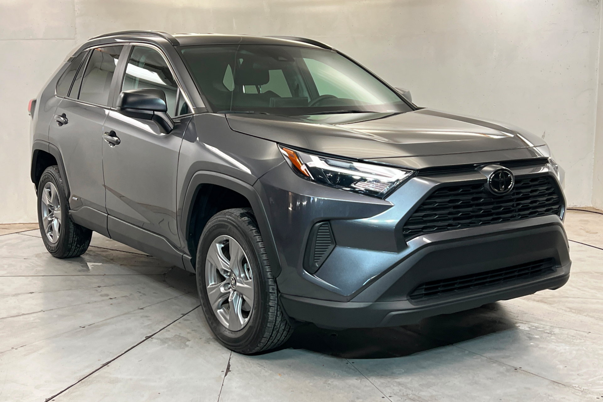 Used 2025 Toyota RAV4 LE AWD/4WD image 8