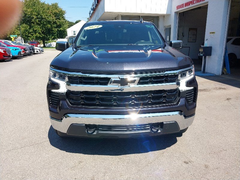 Used 2024 Chevrolet Silverado 1500 LT AWD/4WD image 3