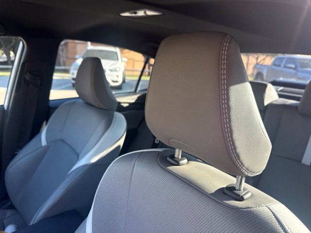 Used 2025 Toyota Camry SE w/ Convenience Package FWD image 9