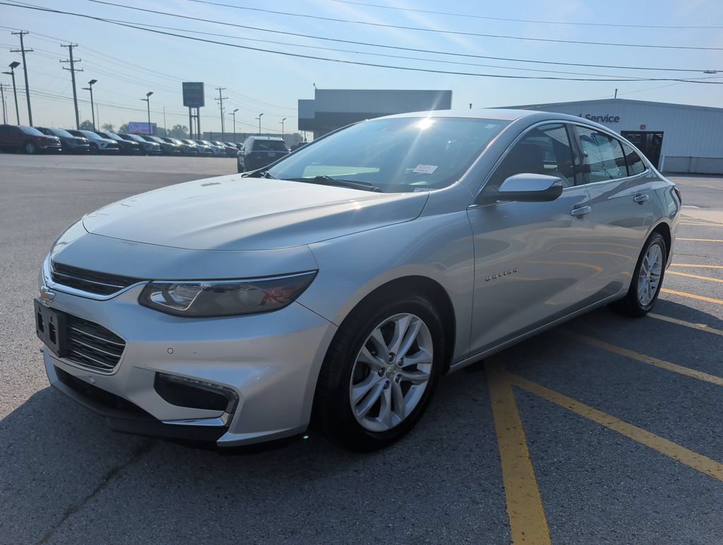 Used 2017 Chevrolet Malibu LT w/ Driver Confidence Package FWD image 3