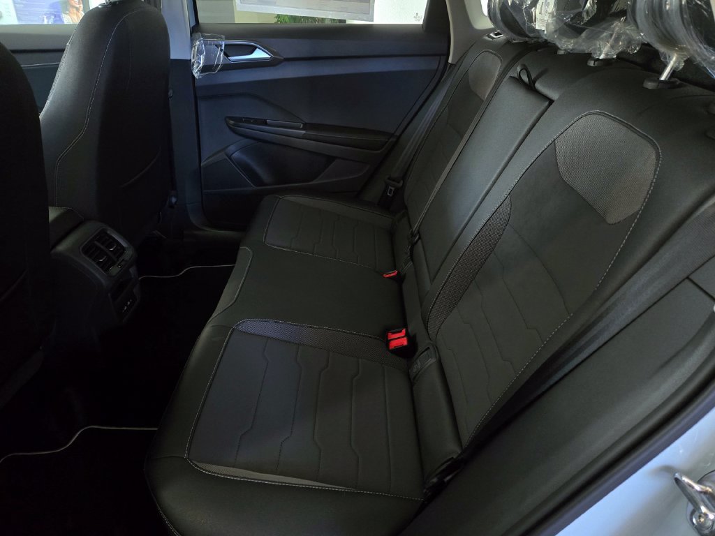 New 2026 Volkswagen Taos SE AWD/4WD image 5