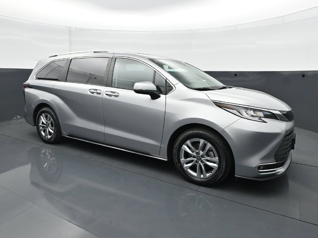 Used 2024 Toyota Sienna Limited AWD/4WD image 9