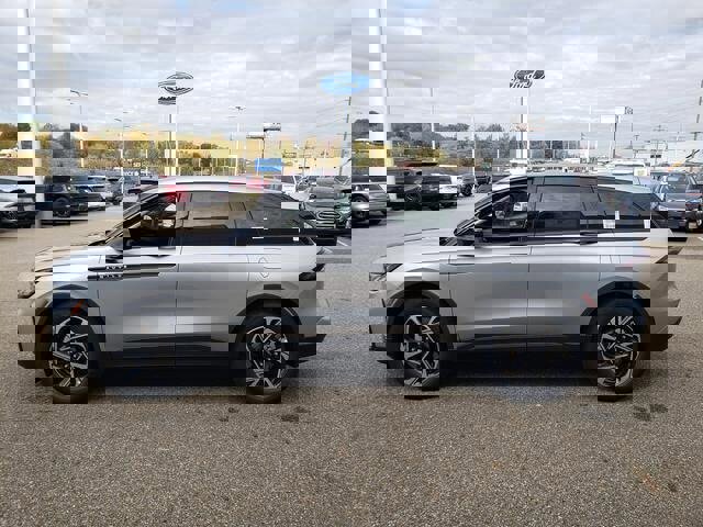 New 2026 Lincoln Nautilus Premier image 5