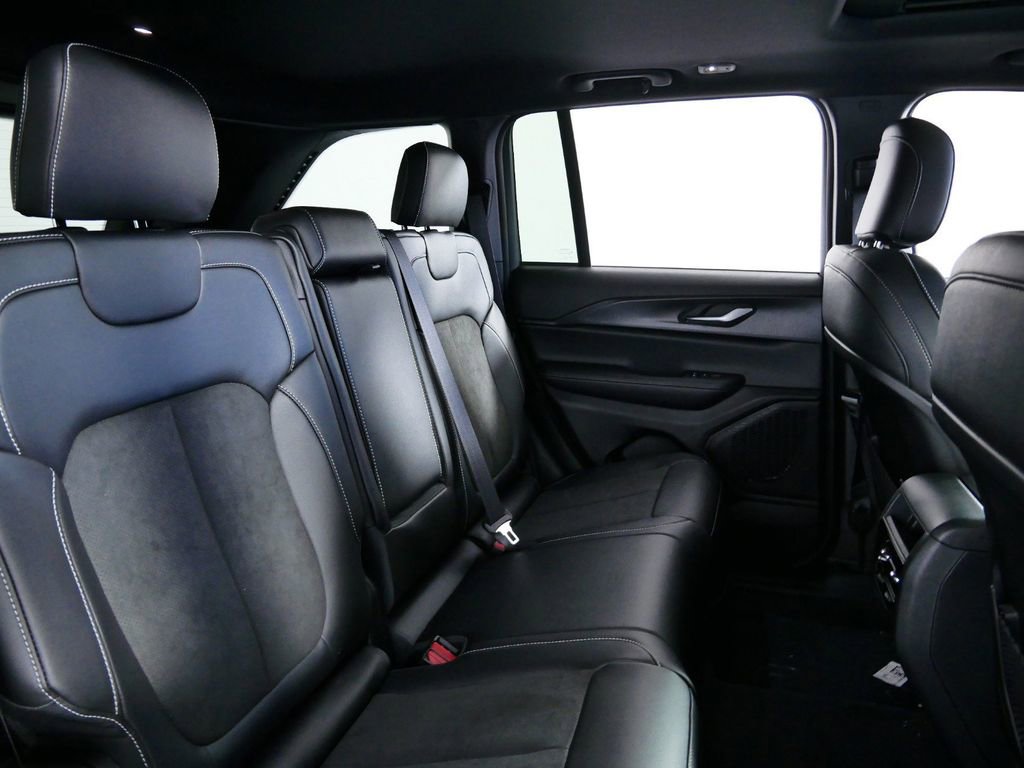 Certified 2024 Jeep Grand Cherokee Altitude image 28