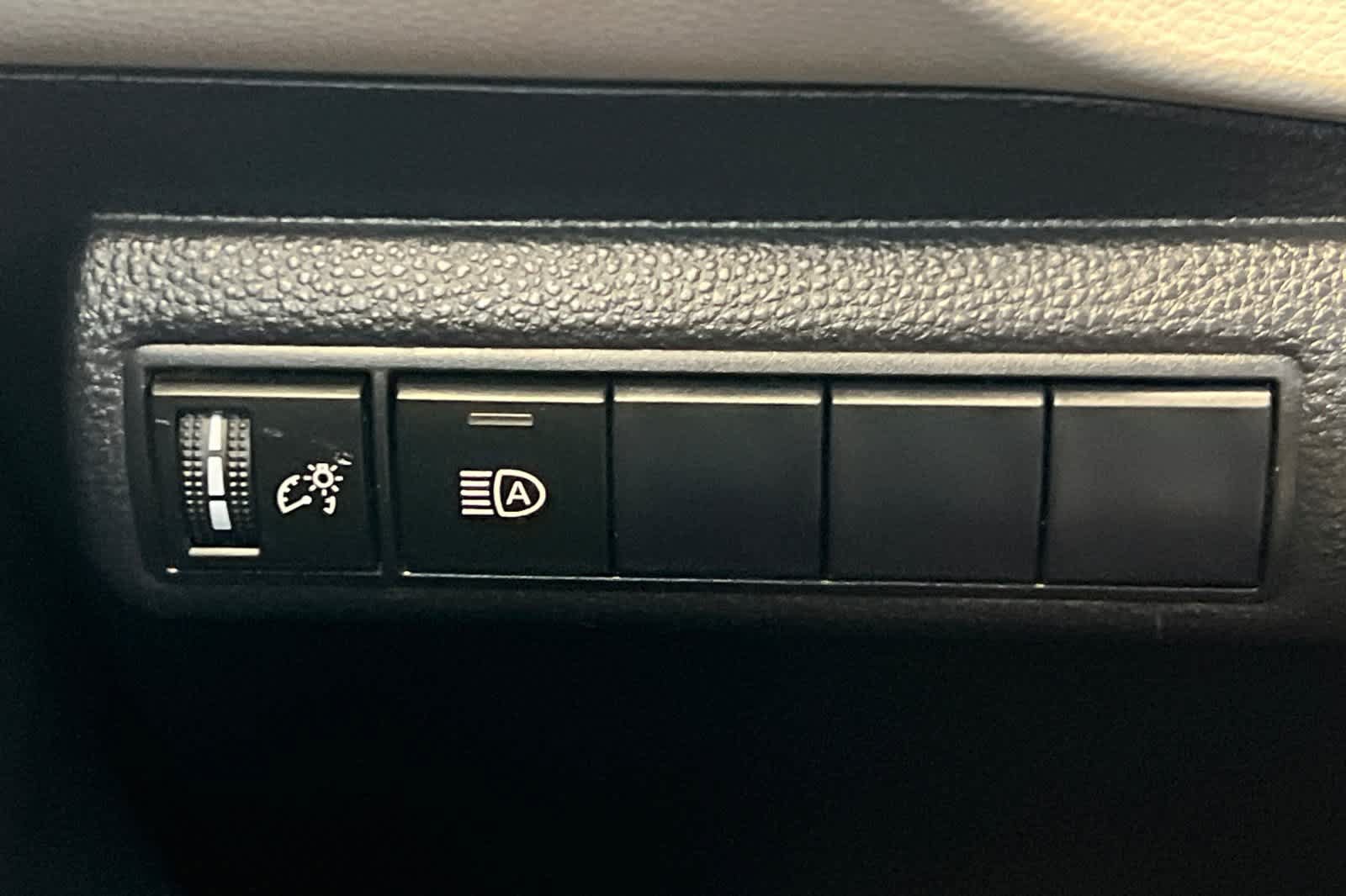 Certified 2020 Toyota Corolla LE FWD image 27