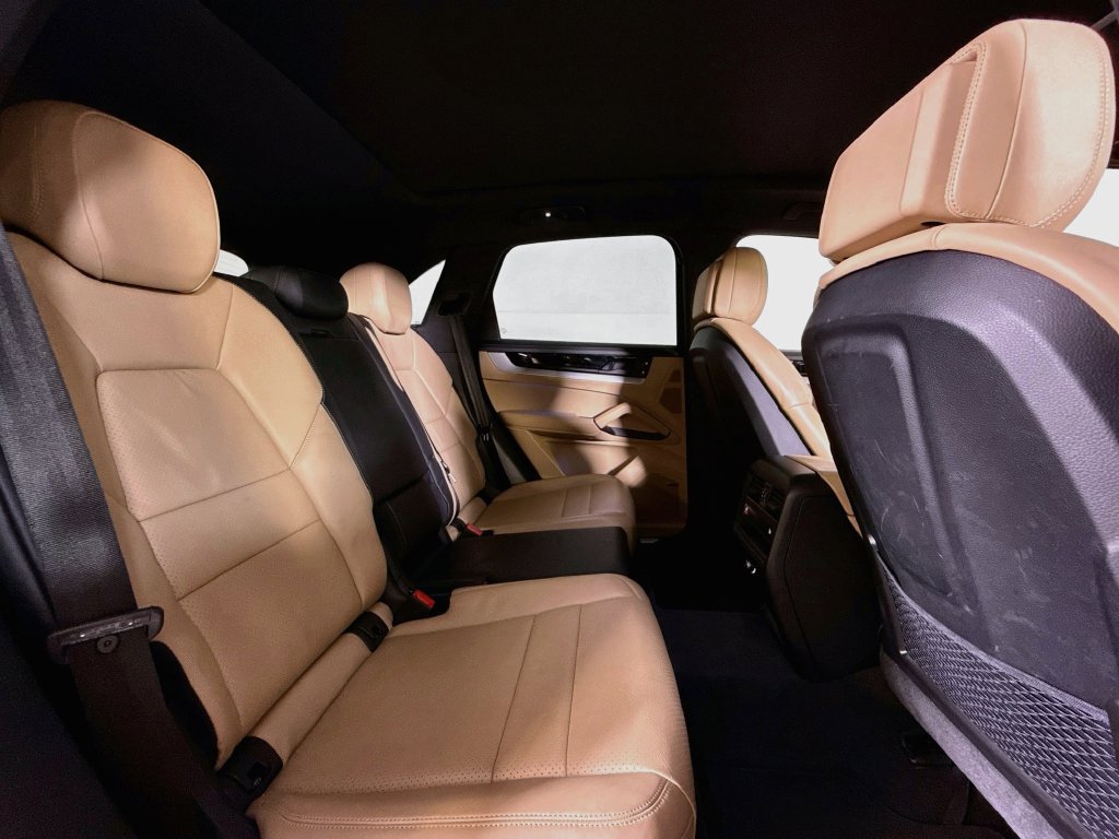 Certified 2024 Porsche Cayenne AWD/4WD image 19