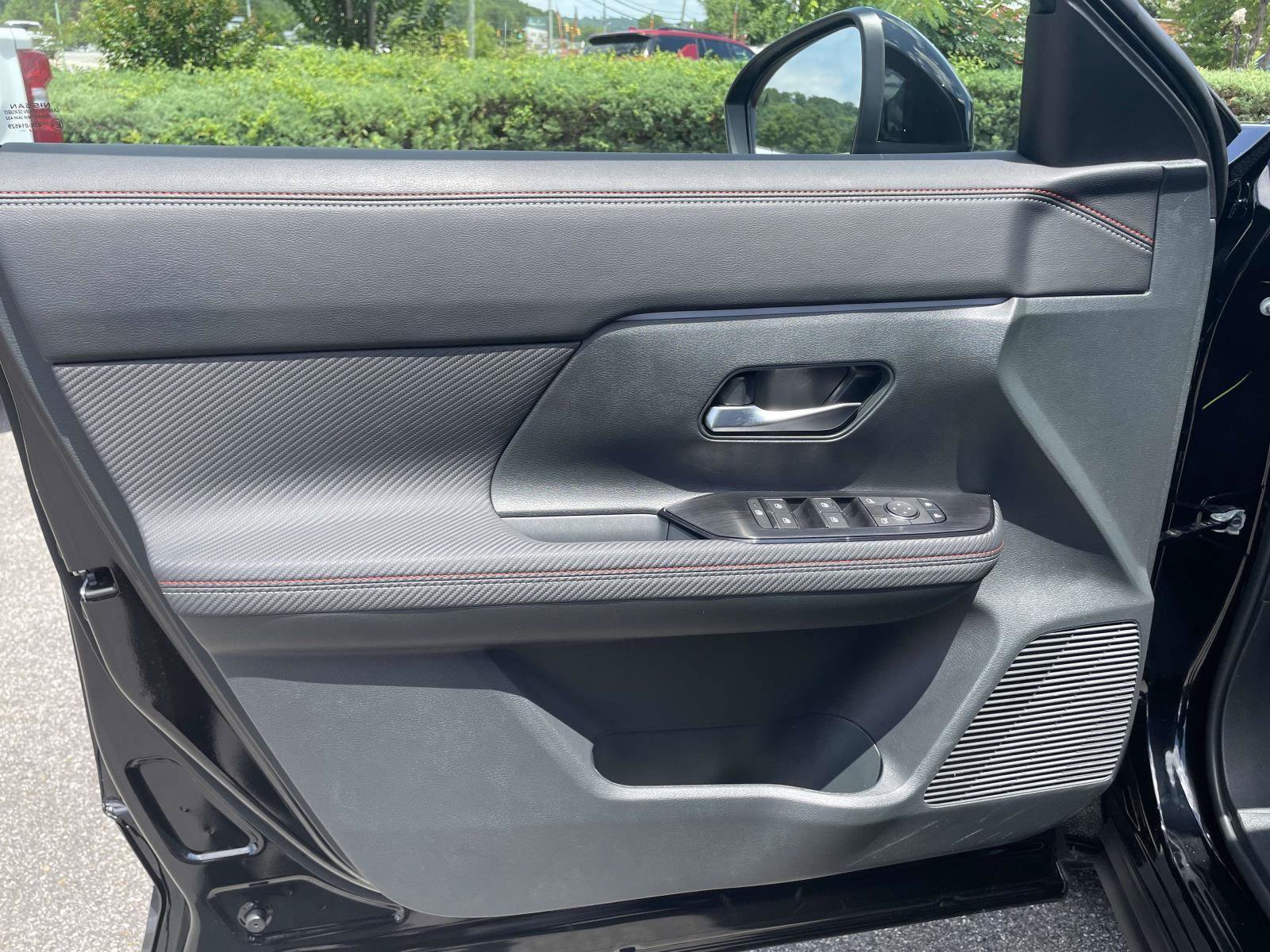 Used 2025 Nissan Kicks SR FWD image 5