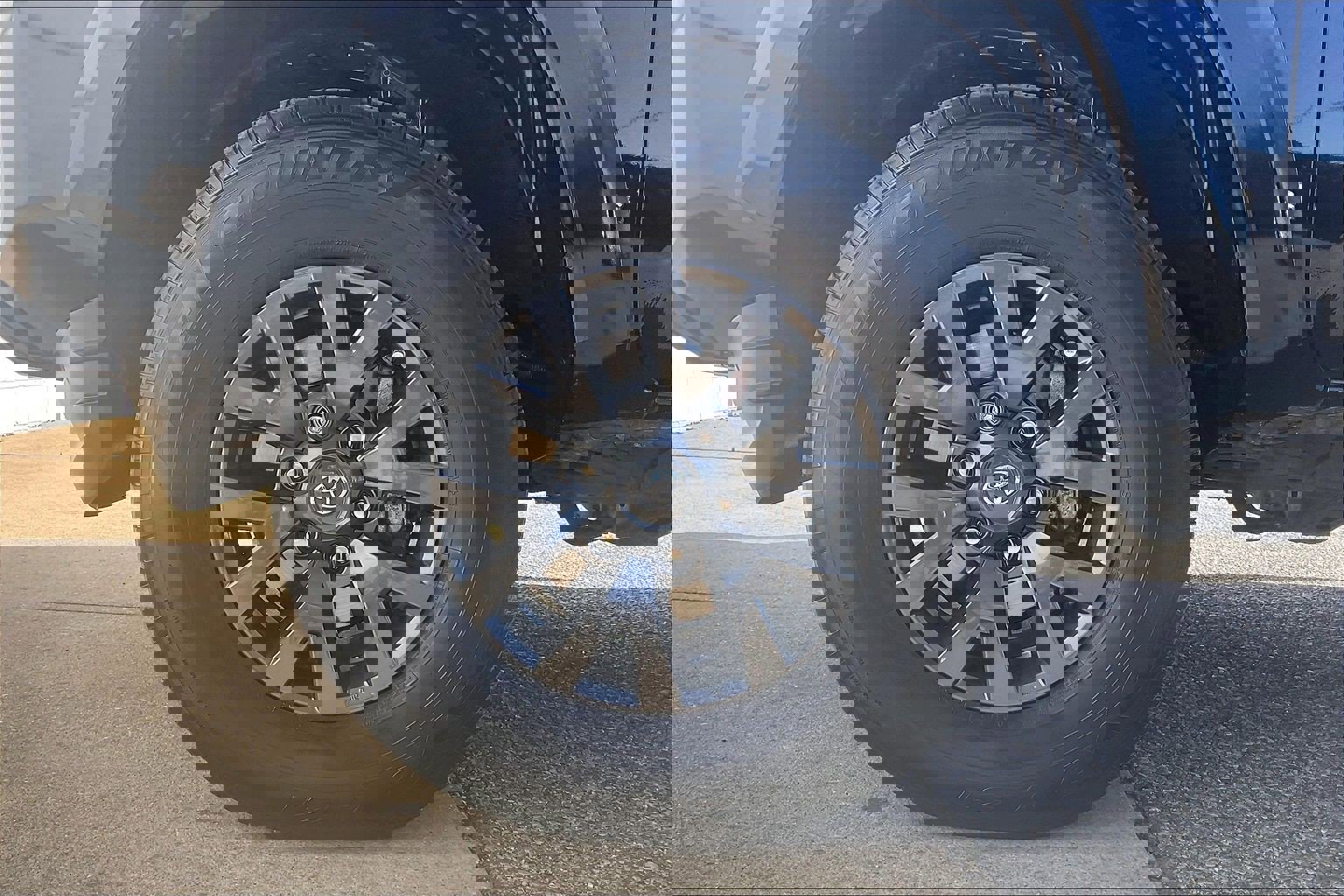 Used 2023 Toyota Tacoma SR5 AWD/4WD image 11