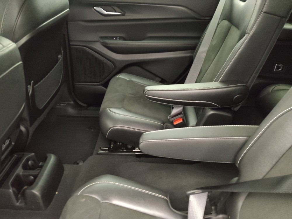 Used 2023 Jeep Grand Cherokee L Laredo image 18