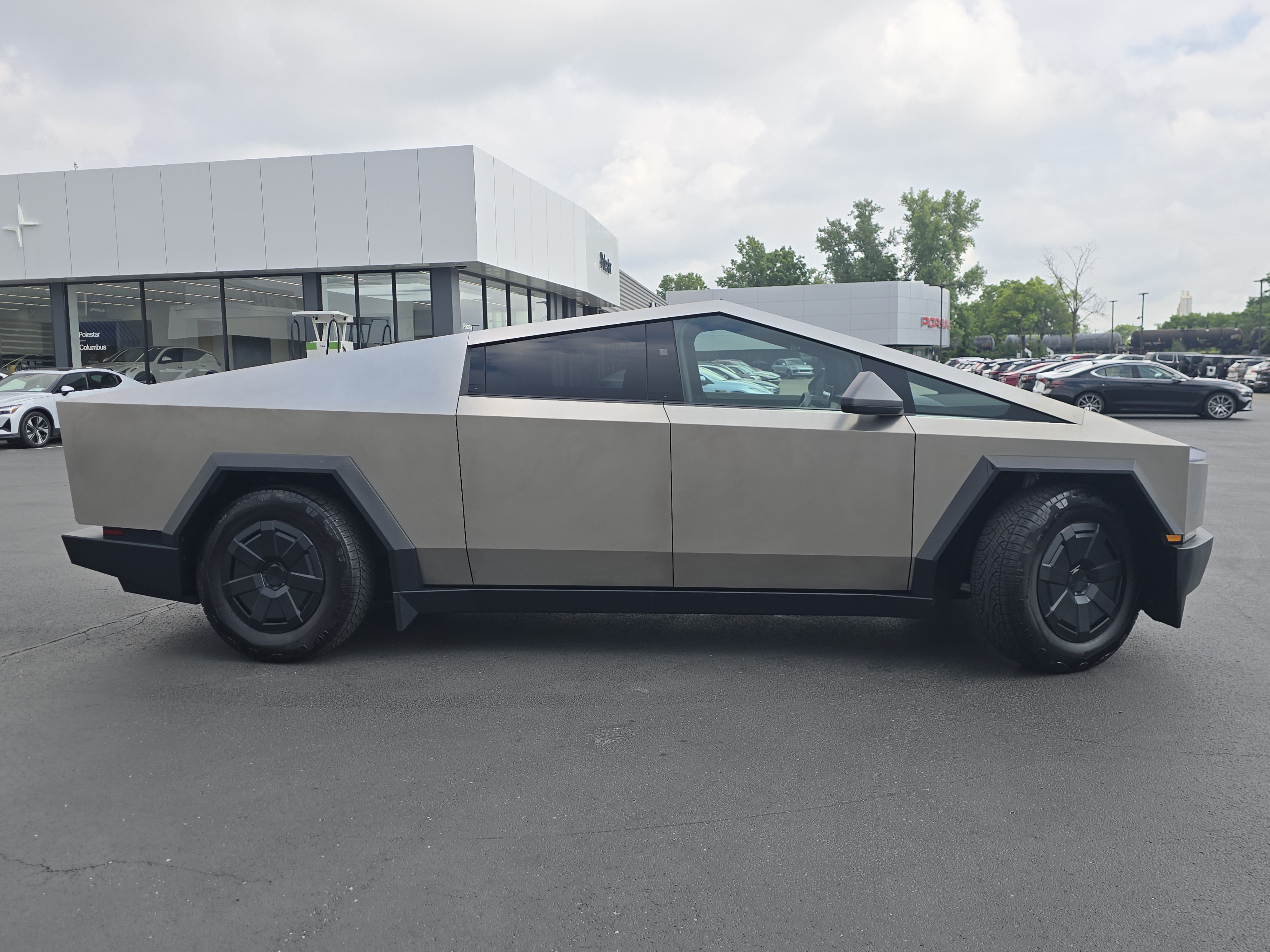 Used 2024 Tesla Cybertruck AWD Crew Cab image 8