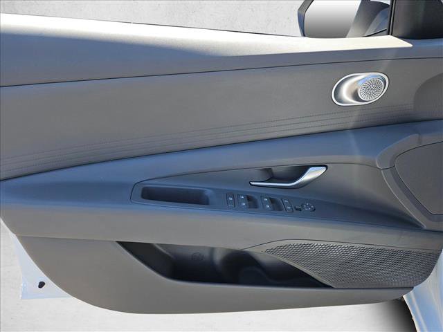 Used 2025 Hyundai Elantra SE FWD image 8