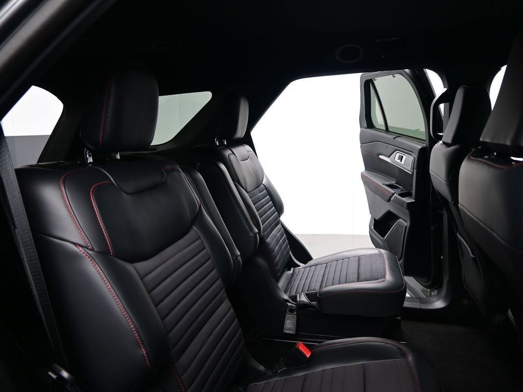 Used 2025 Ford Explorer ST-Line w/ Premium Package image 23