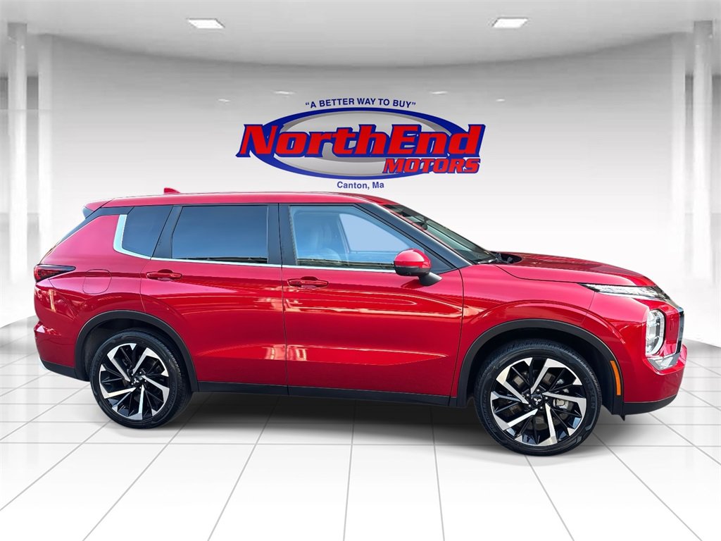 Used 2024 Mitsubishi Outlander SE image 2