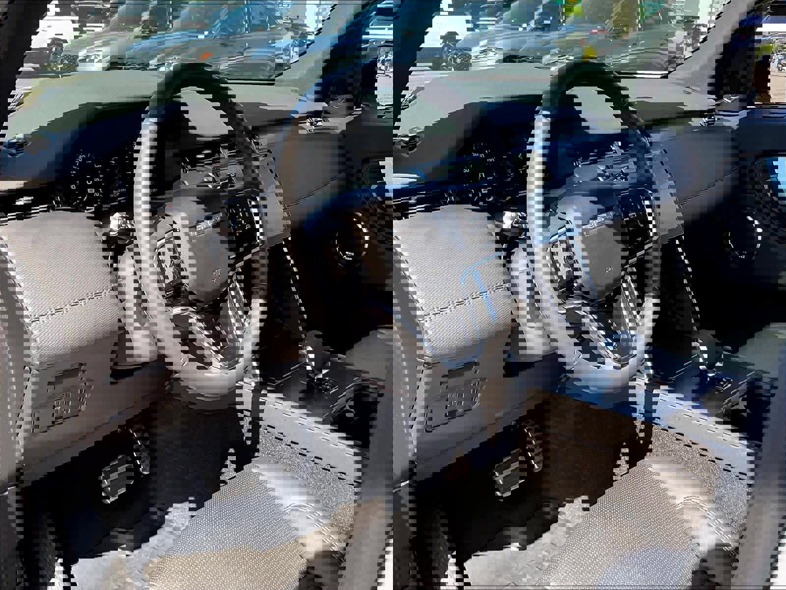 Used 2025 Land Rover Discovery Sport Dynamic SE image 15