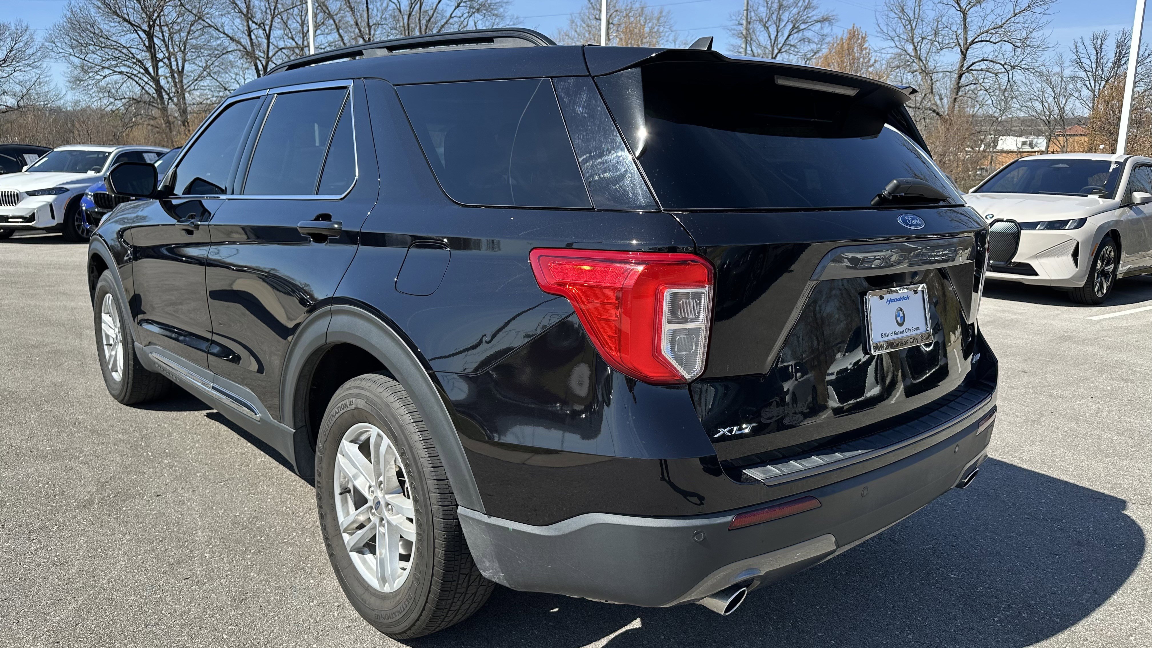 Used 2022 Ford Explorer XLT w/ Equipment Group 202A image 8