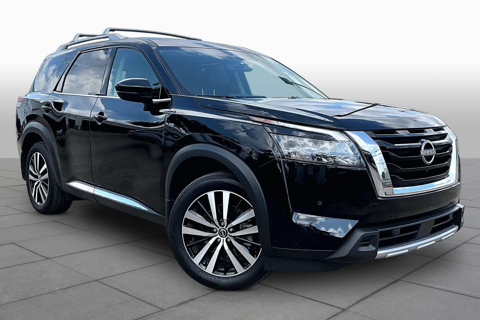 Used 2025 Nissan Pathfinder Platinum w/ Cargo Package FWD image 3