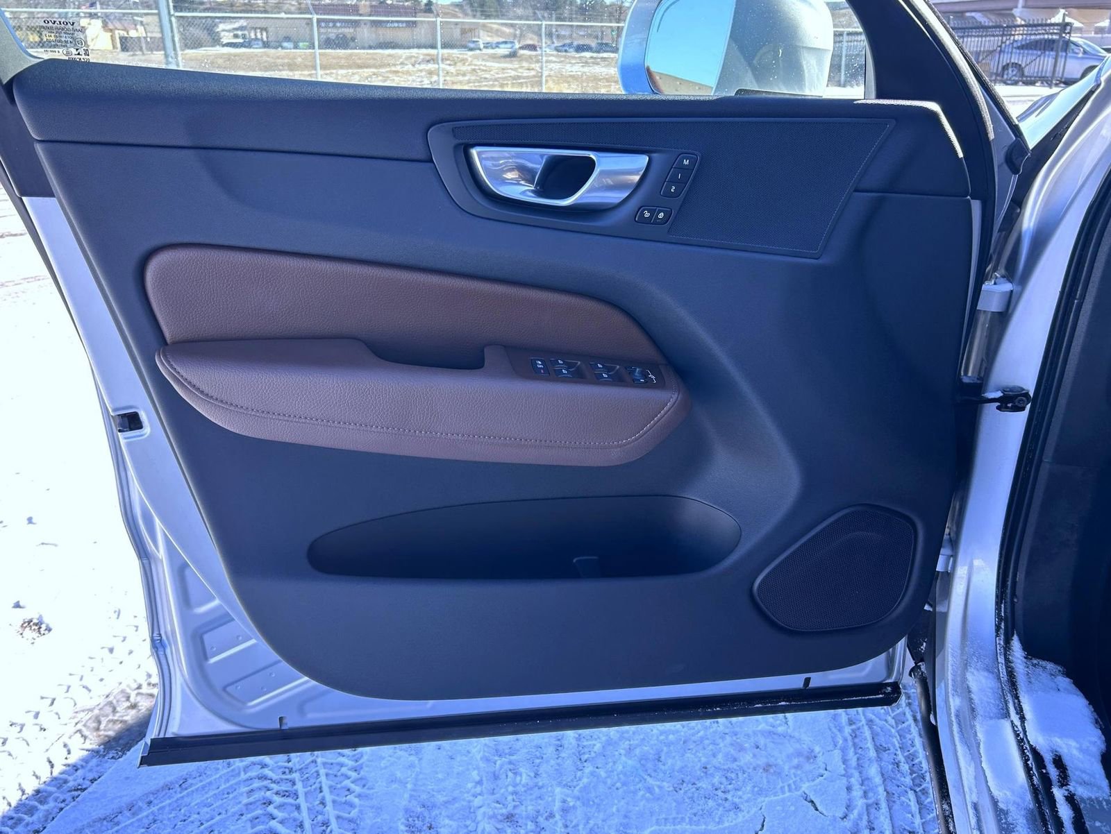 Used 2021 Volvo XC60 T5 Momentum image 9