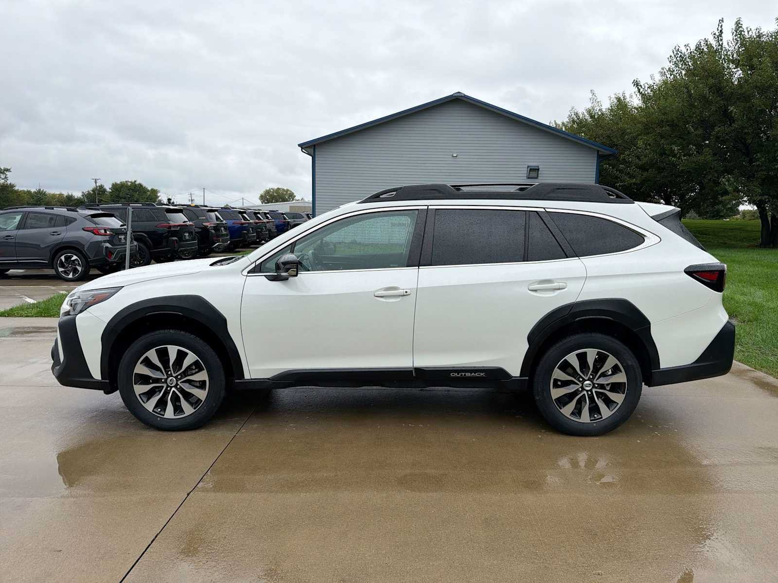 Certified 2024 Subaru Outback Limited AWD/4WD image 3