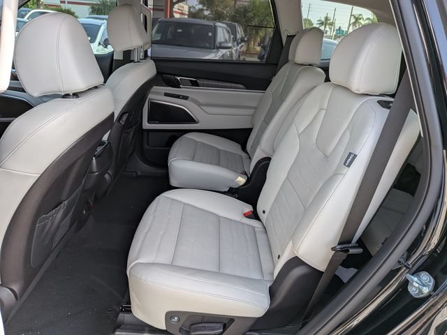 Certified 2025 Kia Telluride SX Prestige AWD/4WD image 16