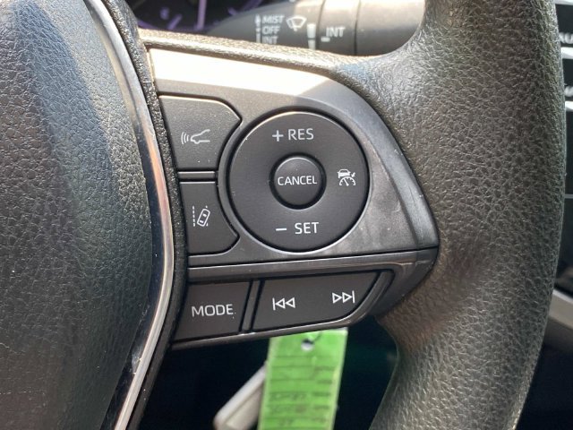 Used 2020 Toyota Camry LE FWD image 19