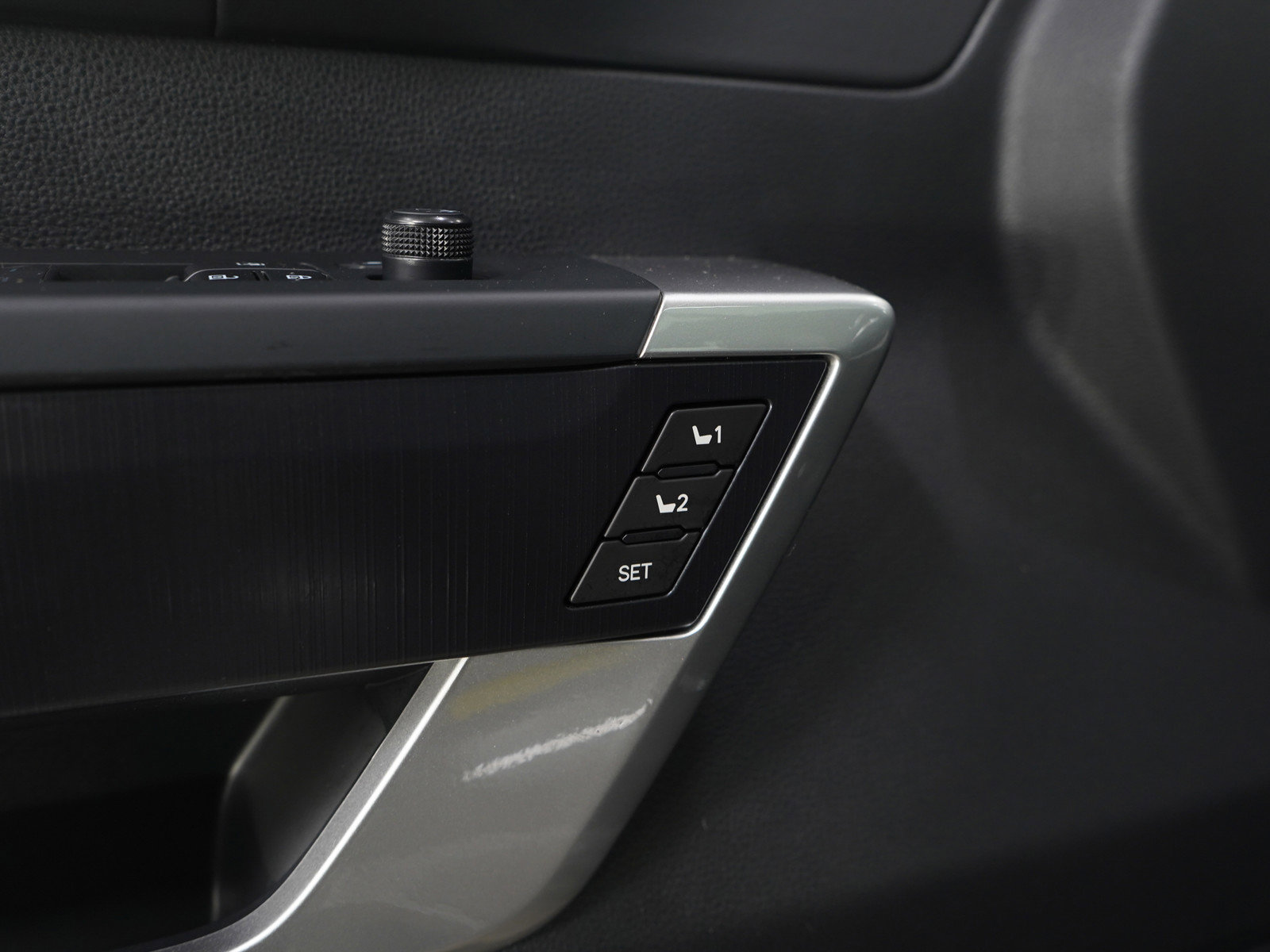 Used 2025 Toyota Sequoia 4WD image 27