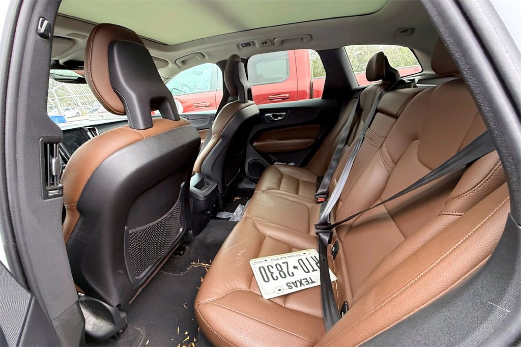 Used 2018 Volvo XC60 T6 Momentum w/ Advanced Package image 8