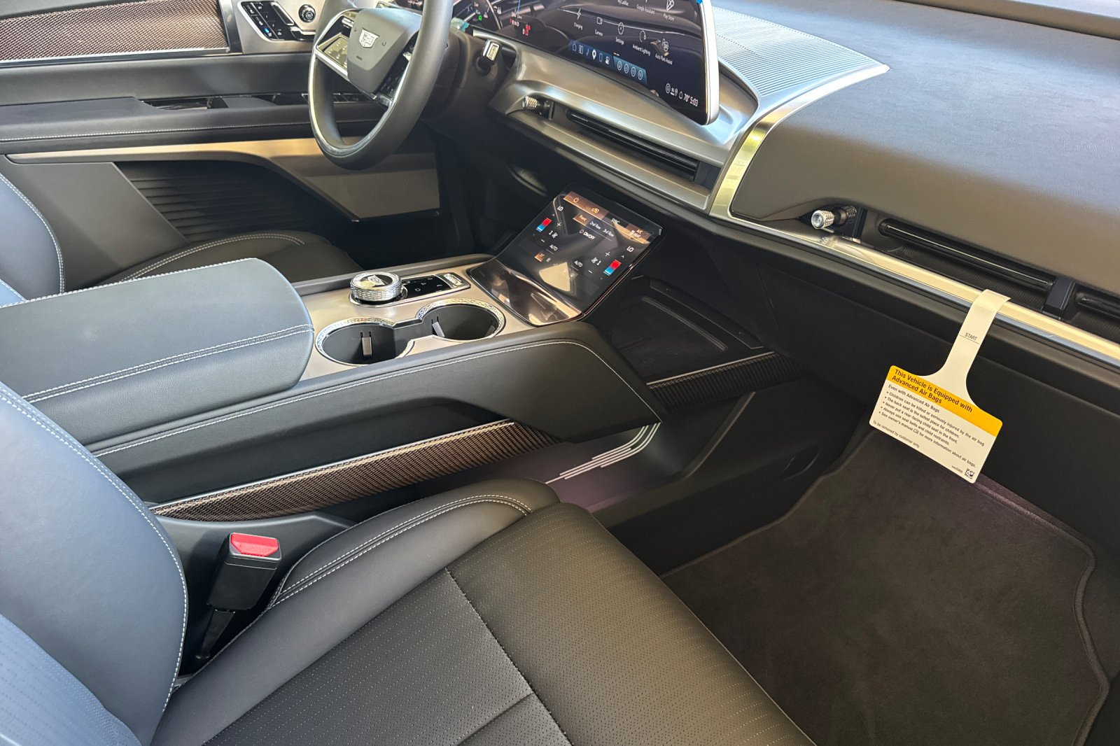 New 2027 Cadillac Vistiq Luxury w/ LPO, Floor Liner Package AWD/4WD image 17
