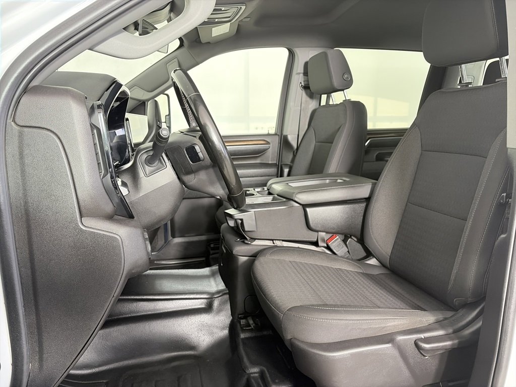 Used 2024 Chevrolet Silverado 3500 LT image 11