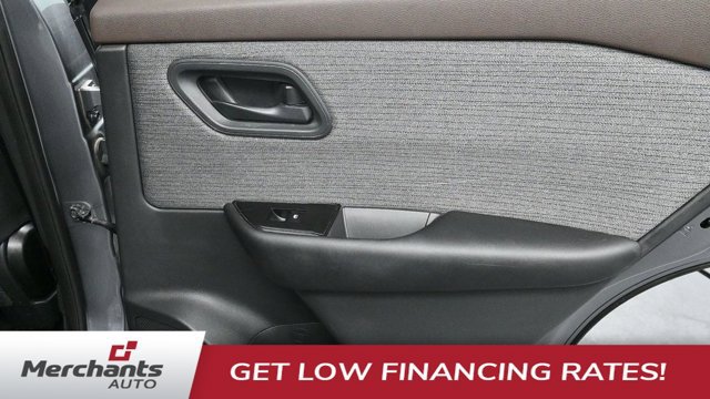 Used 2023 Nissan Rogue S AWD/4WD image 12