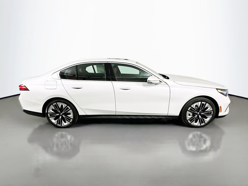 Used 2026 BMW 530i xDrive w/ Premium Package AWD/4WD image 4
