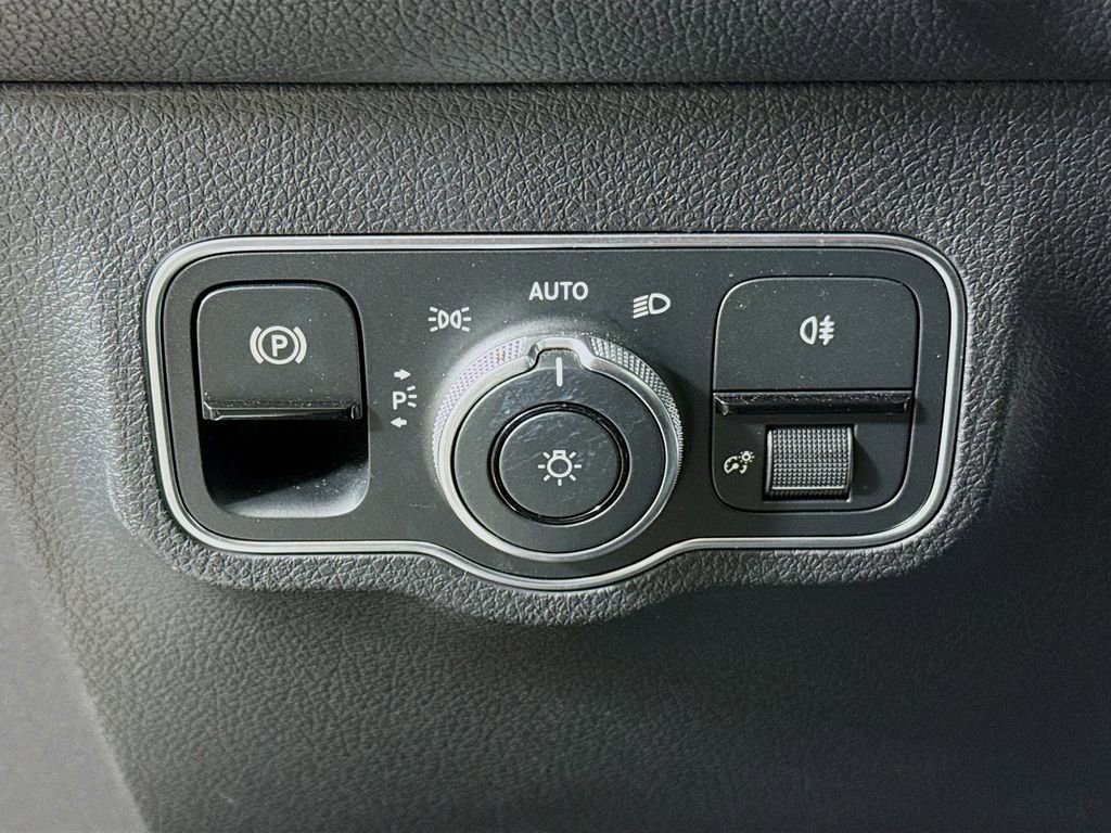 Used 2024 Mercedes-Benz GLB 35 AMG 4MATIC image 10