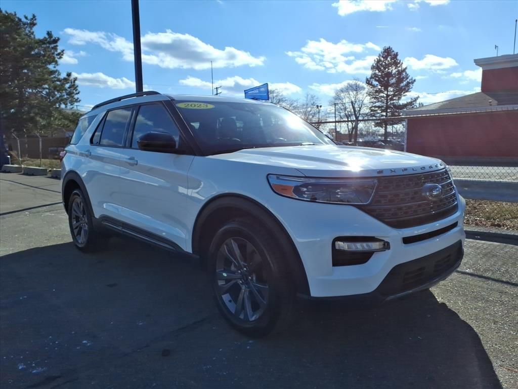 Certified 2023 Ford Explorer XLT w/ Equipment Group 202A image 3