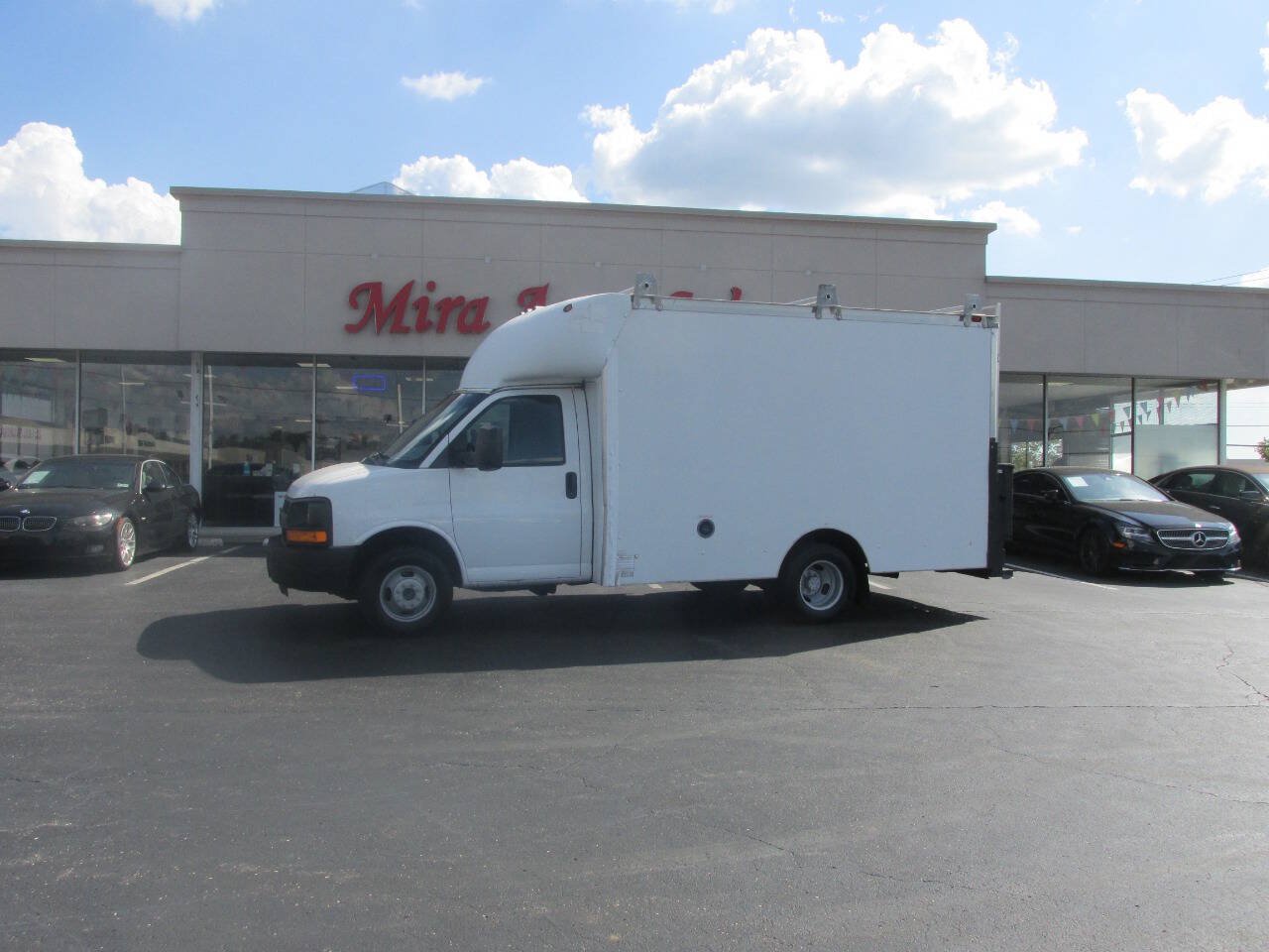 Used 2014 Chevrolet Express 3500 RWD image 3
