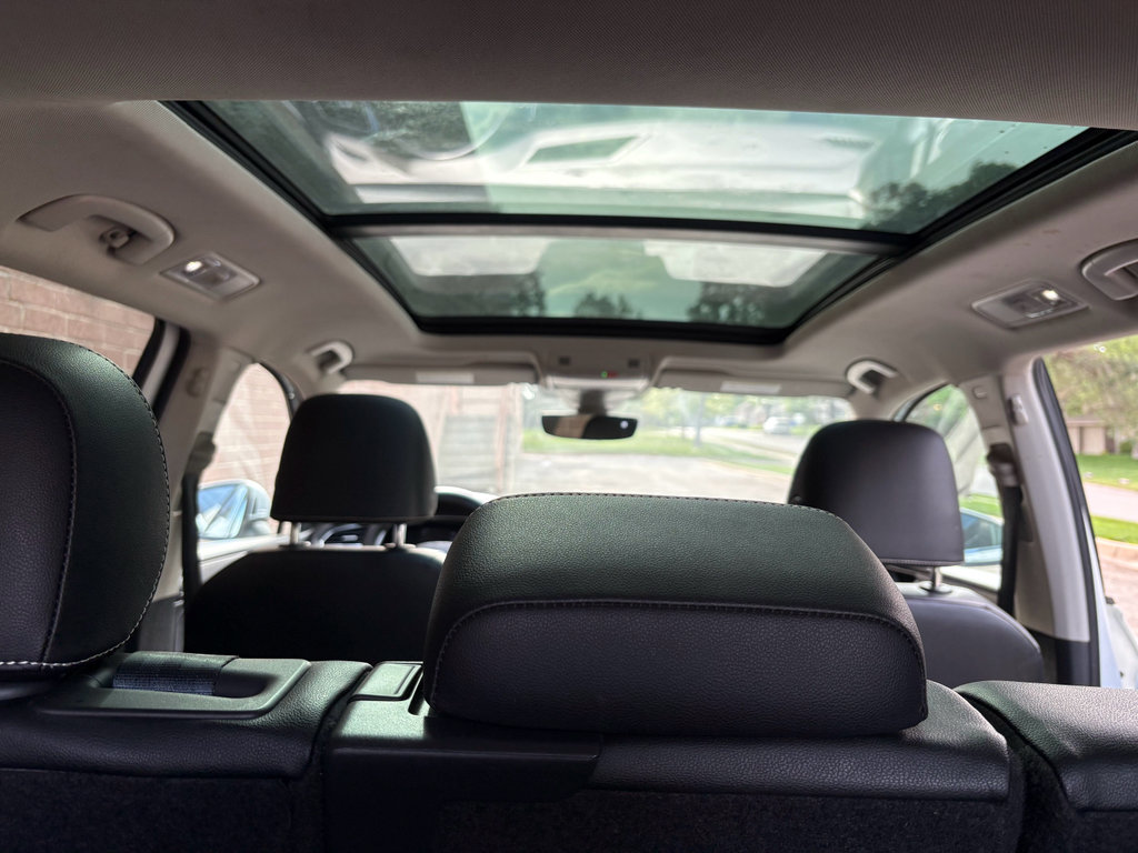 Used 2022 Volkswagen Tiguan SE w/ Panoramic Sunroof Package FWD image 22