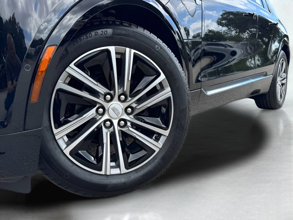 Certified 2024 Cadillac Lyriq Luxury AWD/4WD image 2