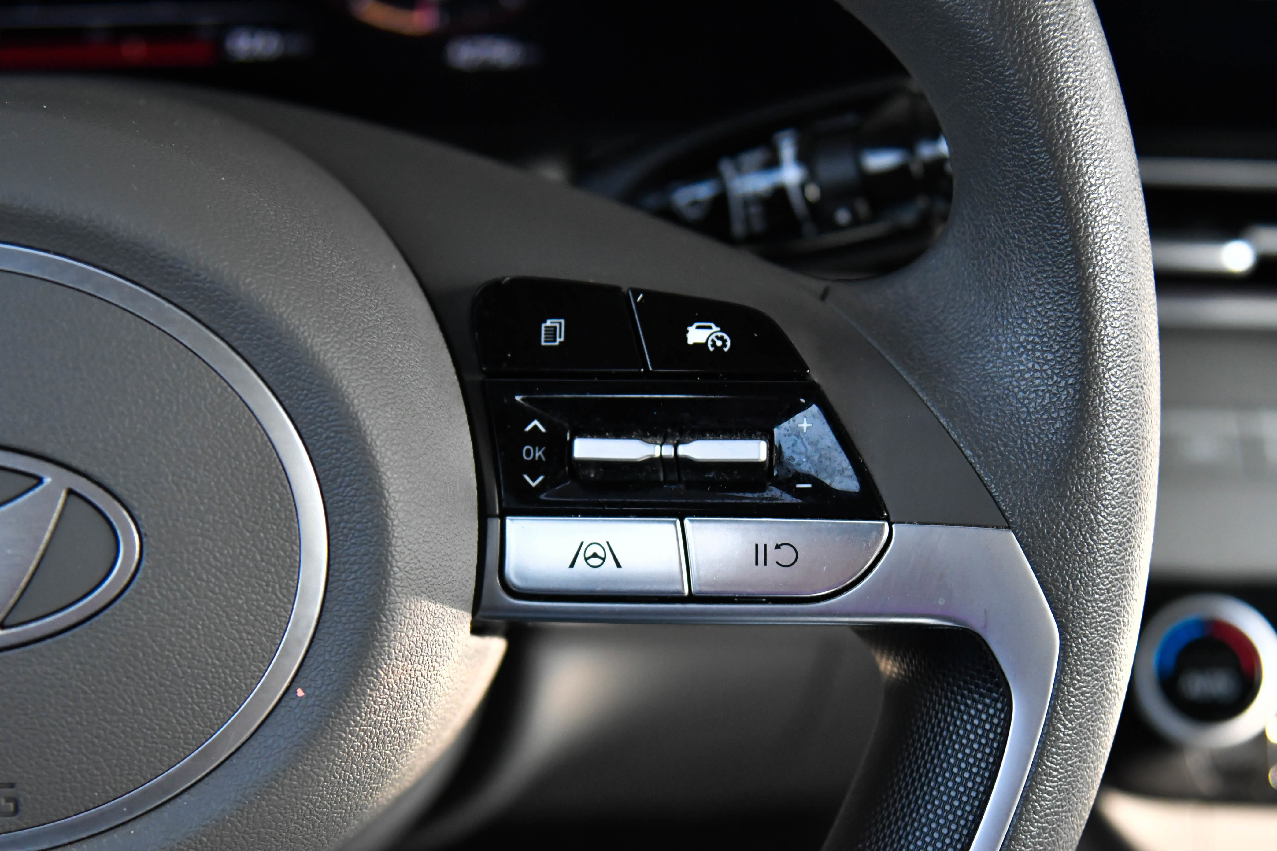 Used 2024 Hyundai Elantra SEL image 30