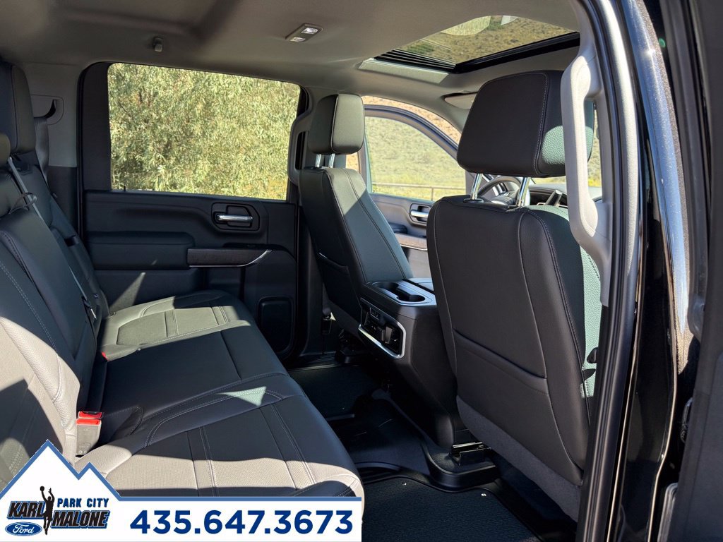 Used 2022 GMC Sierra 2500 Denali w/ Denali Black Diamond Edition AWD/4WD image 35