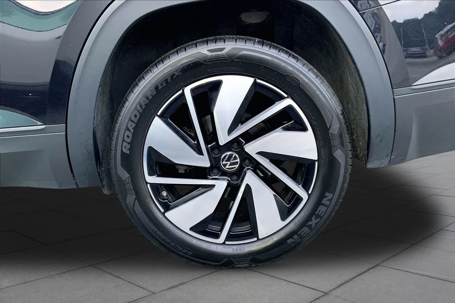 Used 2025 Volkswagen Atlas SE FWD image 10