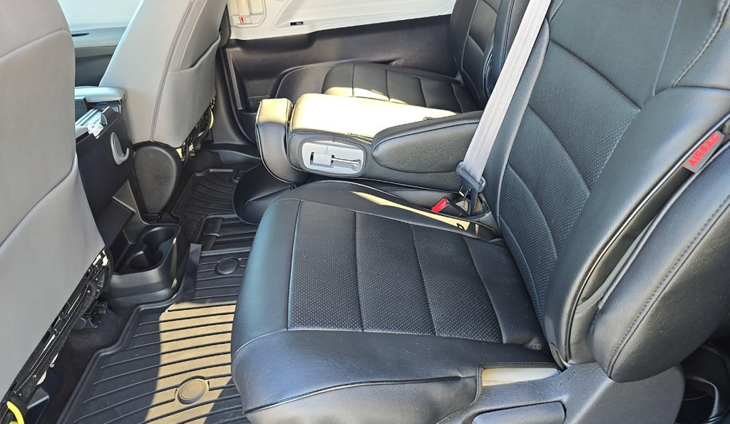 Used 2025 Toyota Sienna XLE FWD image 10